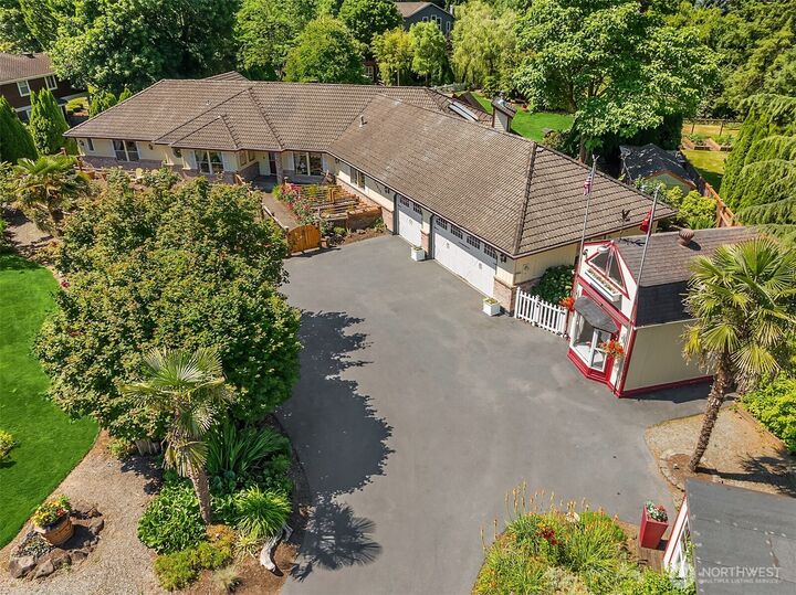 Property Photo:  20625 SE 135th Street  WA 98027 