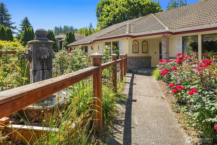 Property Photo: 20625 SE 135th Street WA 98027