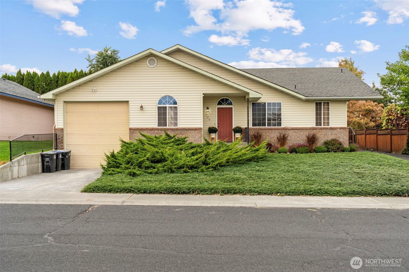 Property Photo:  724  Sage Bay Drive  WA 98837 