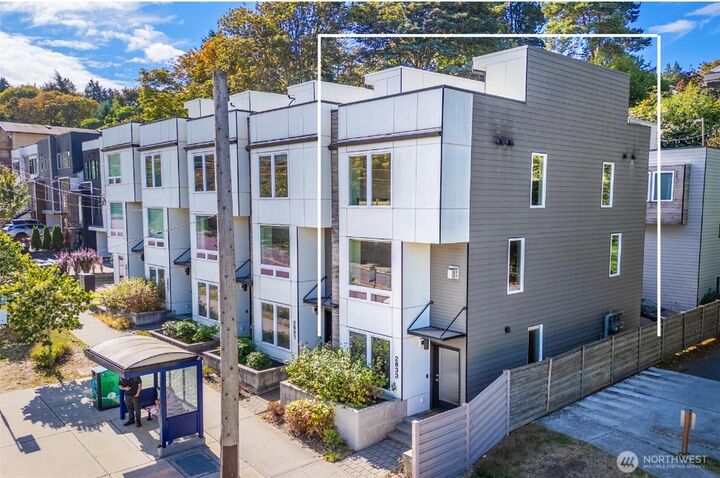 Property Photo:  2833 W 3rd Avenue W  WA 98119 