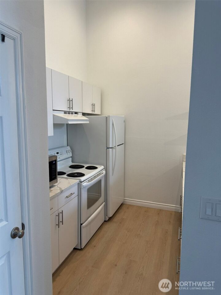 Property Photo:  2939  76th Avenue SE 42A  WA 98040 