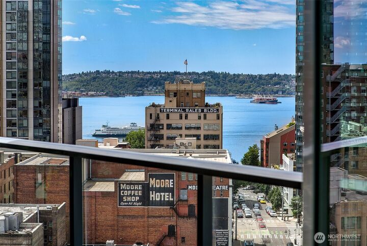 Property Photo:  1920  4th Avenue 1702  WA 98101 