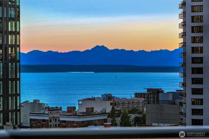 Property Photo:  1920  4th Avenue 1702  WA 98101 