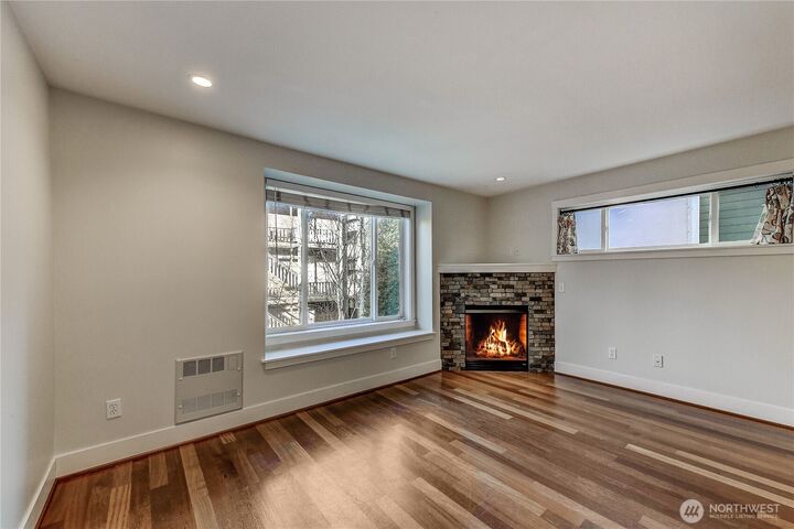 Property Photo:  1619  14th Avenue B  WA 98122 