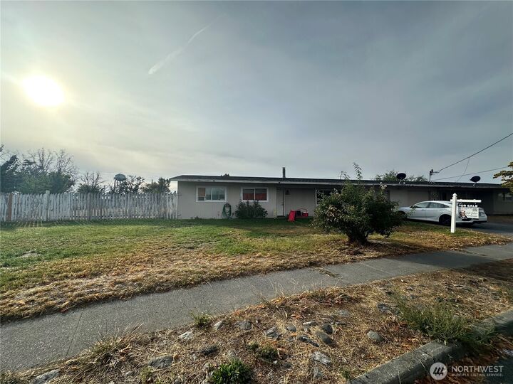 8958  Tinkerloop A & B  Moses Lake WA 98837 photo
