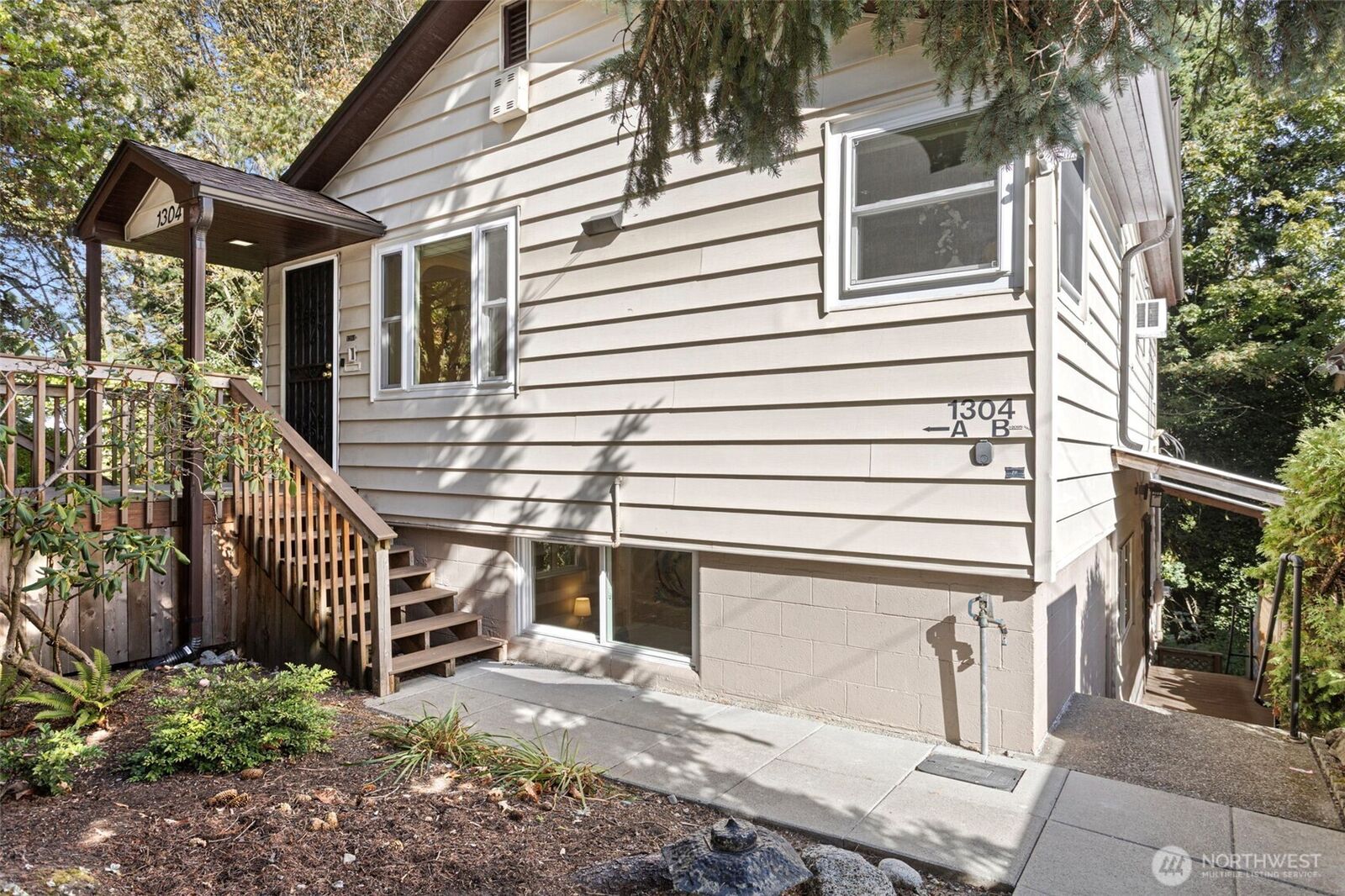 Property Photo: 1304 15th Avenue S WA 98144