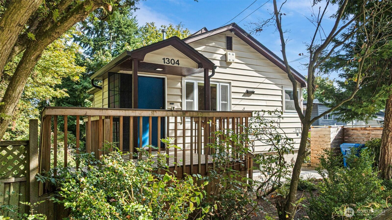 Property Photo:  1304  15th Avenue S  WA 98144 