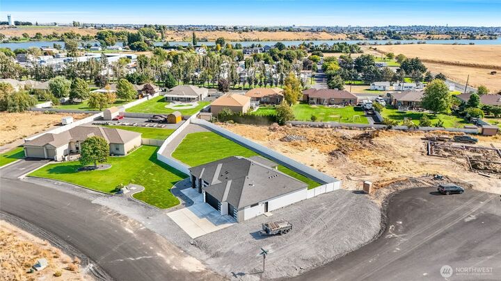 Property Photo:  7897  Blackbird Loop NE  WA 98837 