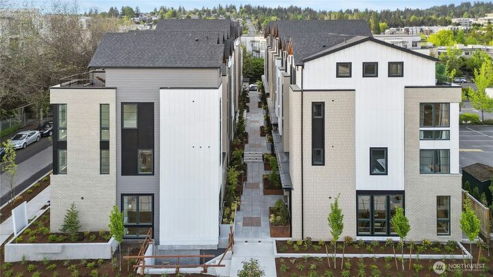 Property Photo:  118 E  2nd Street S  WA 98033 