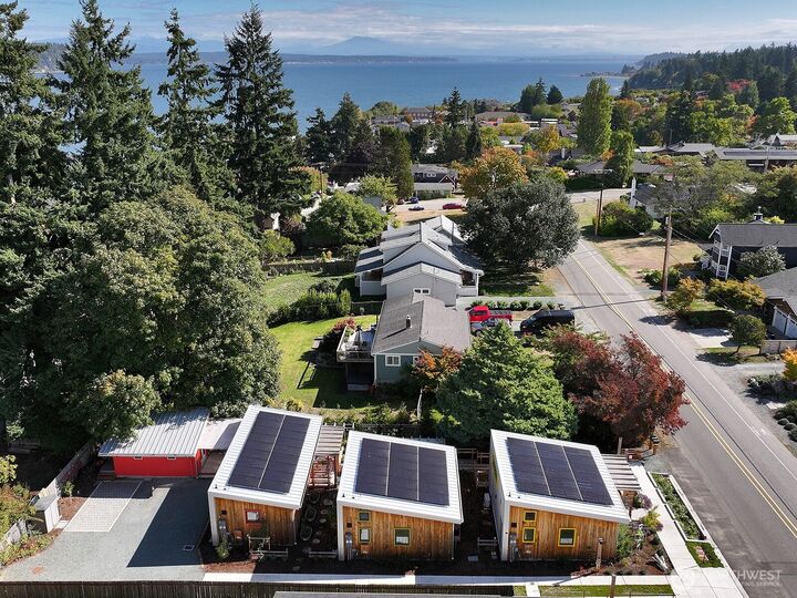 Property Photo:  624  2nd Street  WA 98260 
