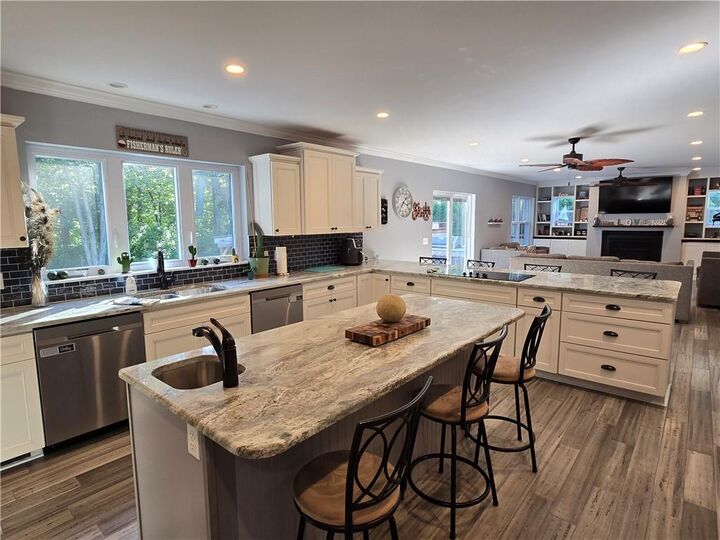 Property Photo:  27 Rosedale Avenue  RI 02806 