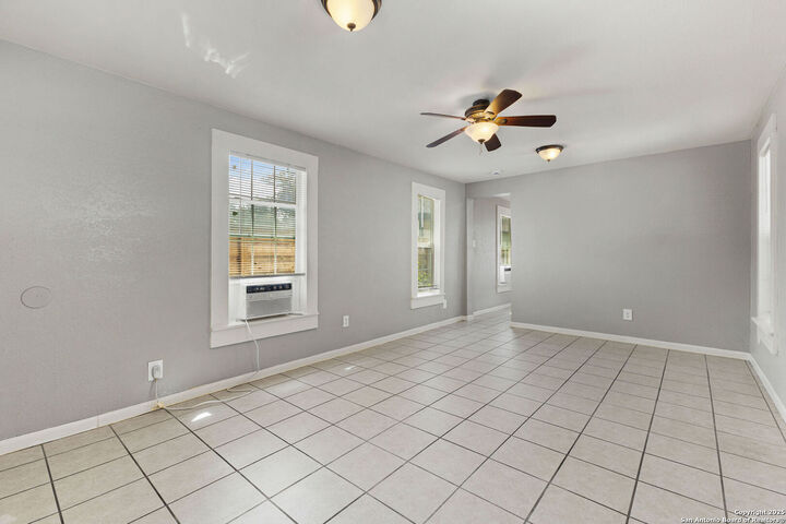 Property Photo: 330 Gem TX 78204
