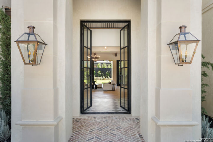 Property Photo: 7126 Bluff Strand TX 78257