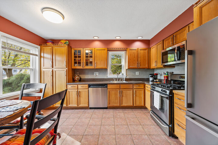 Property Photo:  385 Coe Avenue Apt 1  CT 06512 