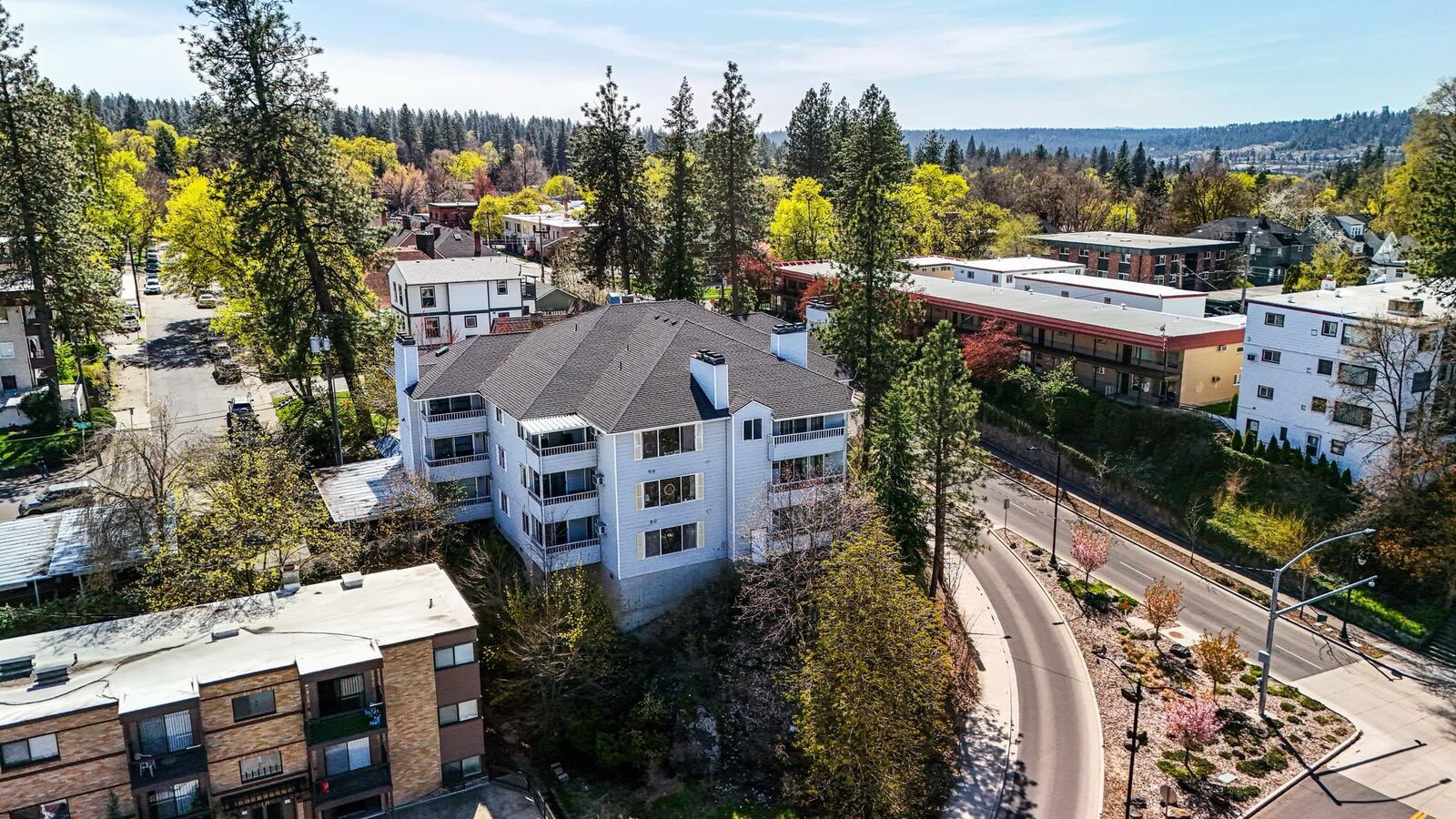 Property Photo: 912 W Lincoln Pl 101 WA 99204