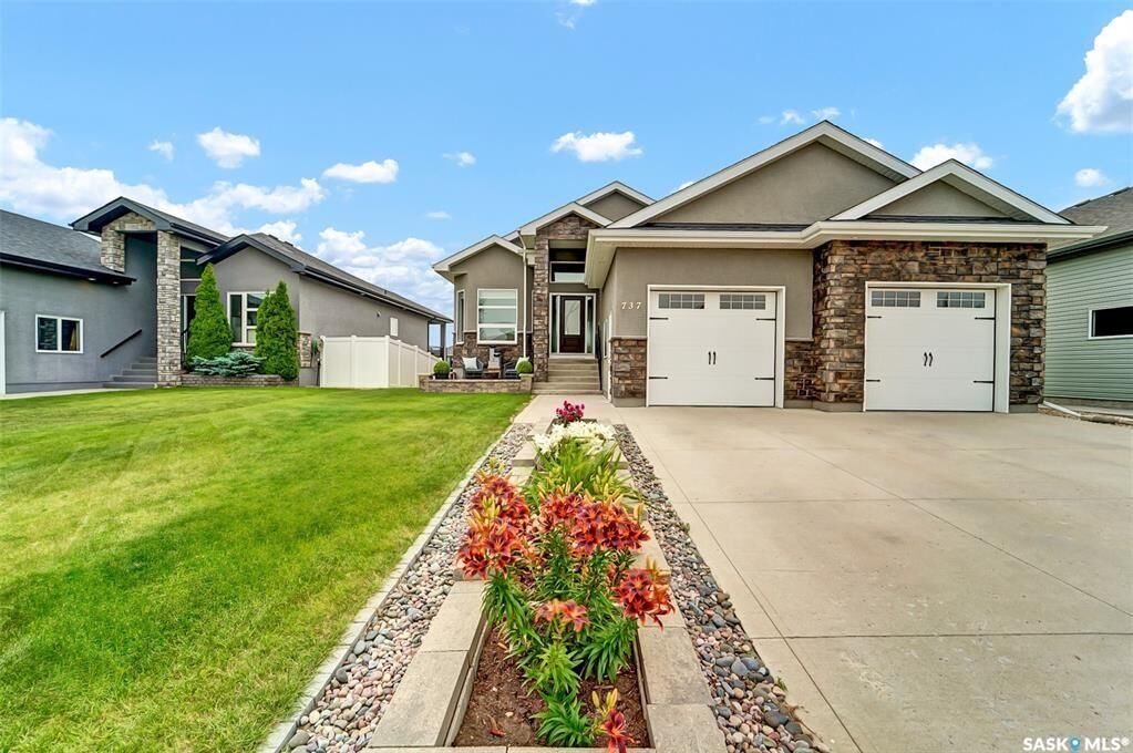 Property Photo:  737 Gowan Road  SK S0K 4S2 