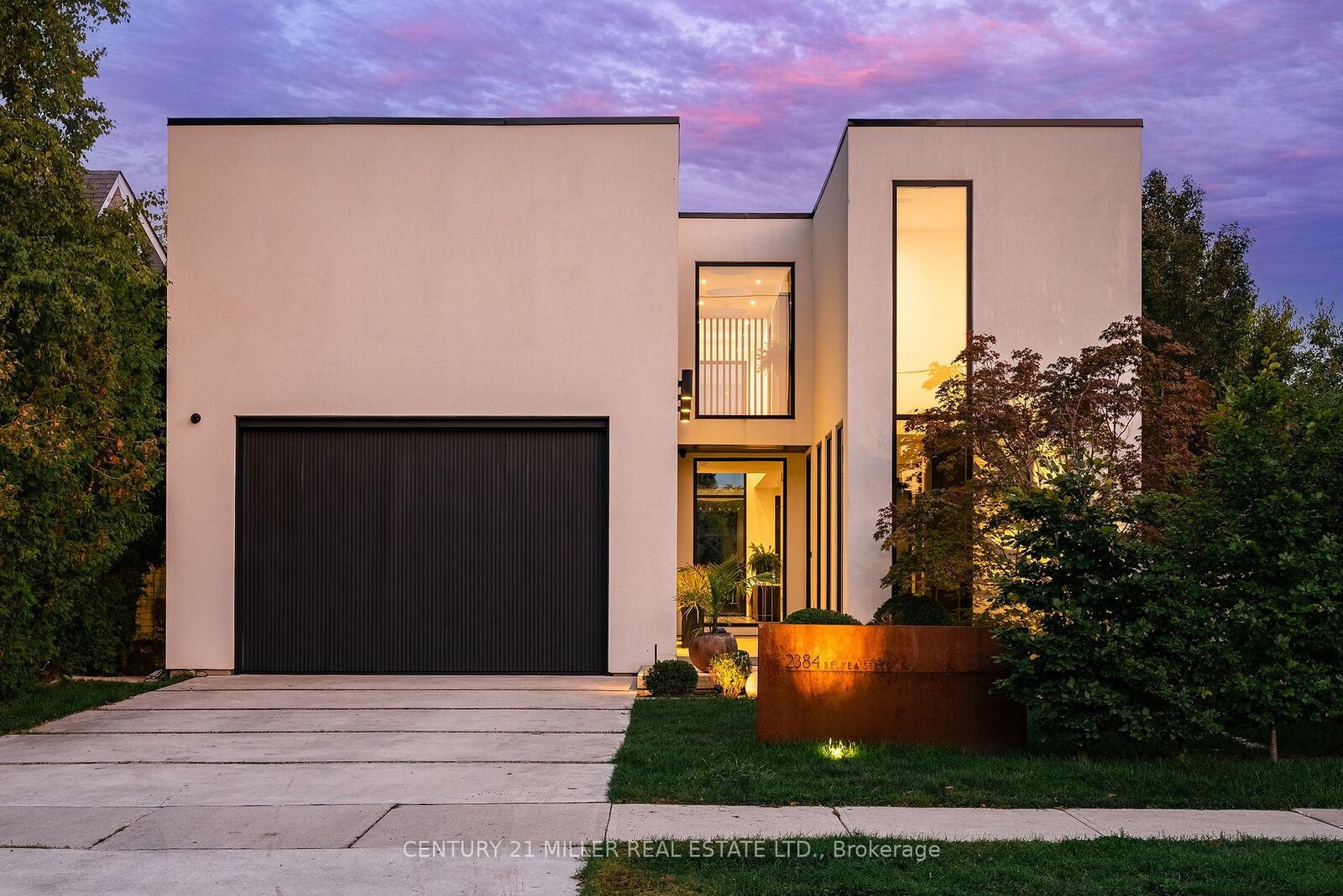 Photo de la propriété:  2384 Belyea Street  ON L6L 1N9