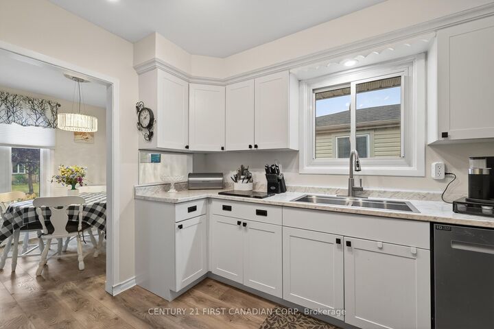 Property Photo: 20 Ashbury Avenue ON N6E 1S8