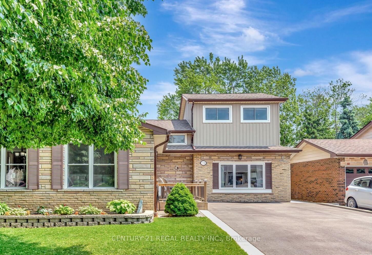 Property Photo:  770 Applewood Crescent 1  ON L9T 3C4 