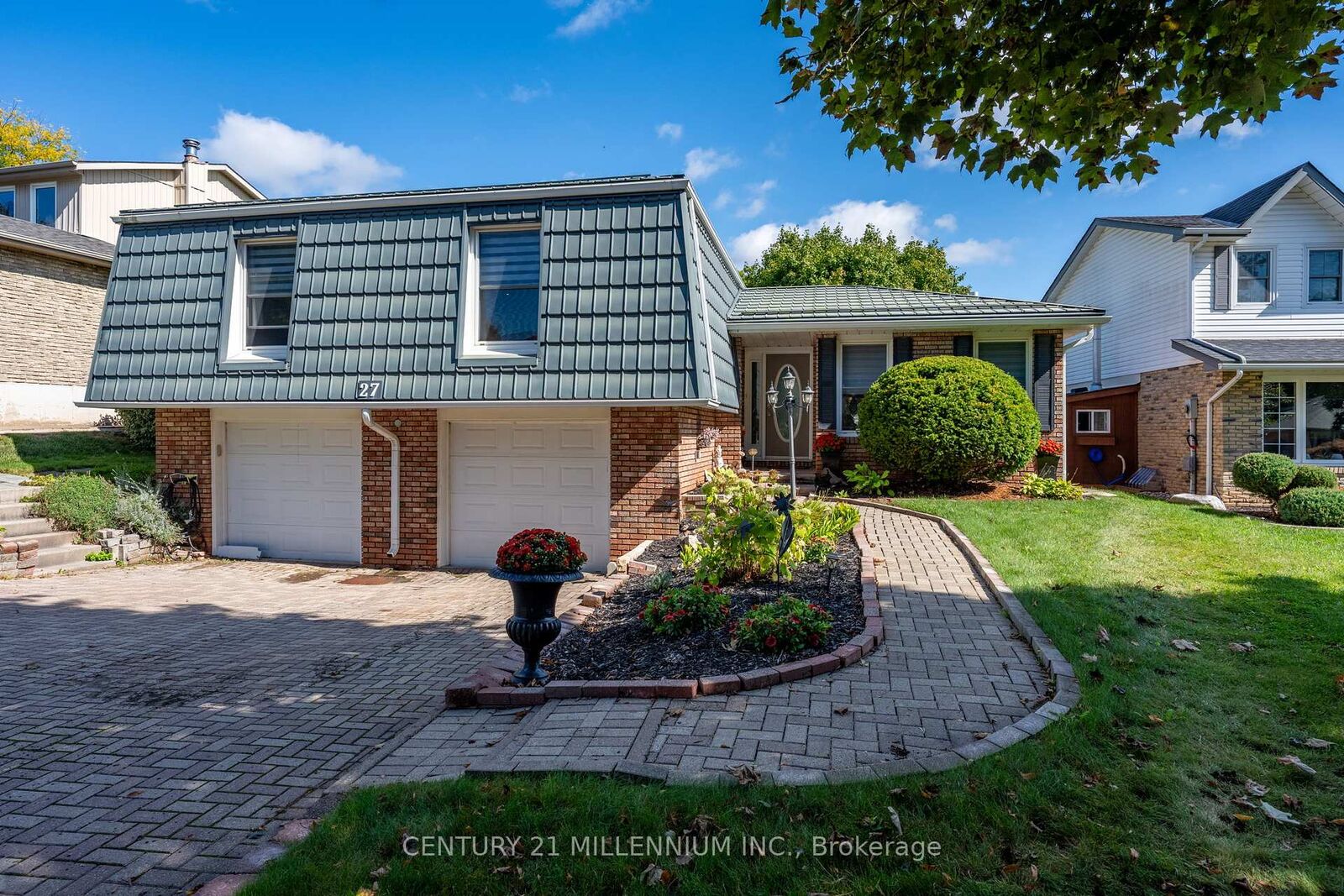 Photo de la propriété:  27 Hillside Drive  ON L7G 4W2 