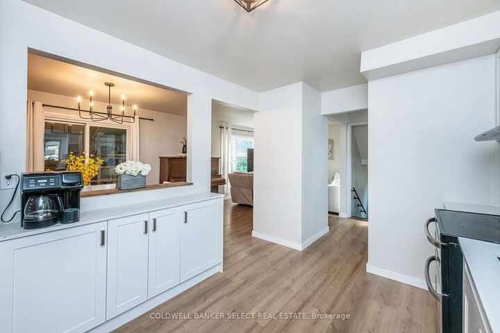 Photo de la propriété: 243 Leavens Court ON L7E 2A8