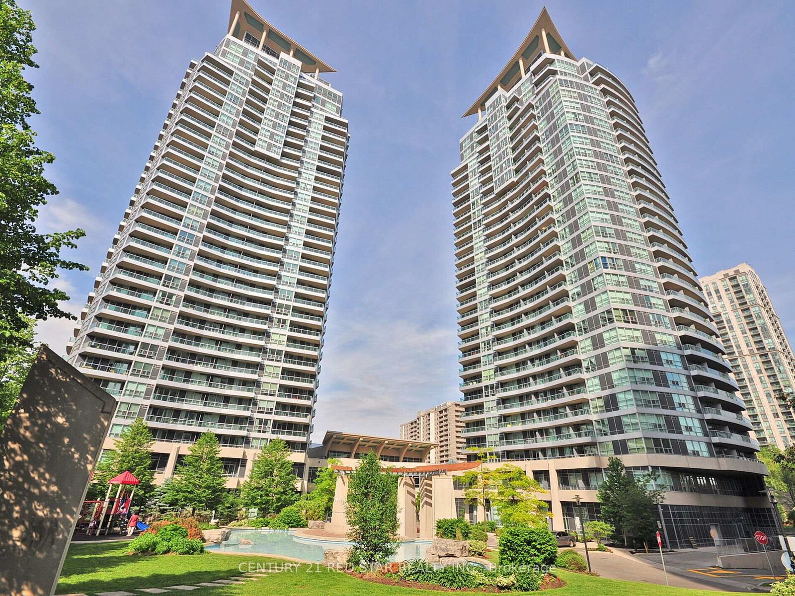 Property Photo:  1 Elm Drive W 3001  ON L5B 4M1 