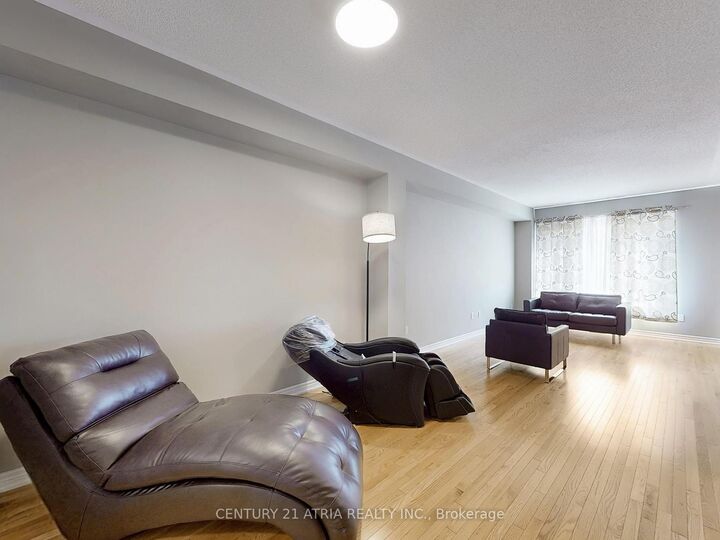 Property Photo:  8 Moonseed Lane  ON L4E 1E7 