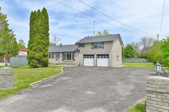 Photo de la propriété:  22227 Loyalist Parkway  ON K0K 1L0 