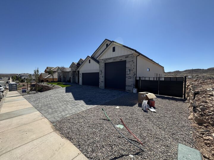 Property Photo:  1695 W Belayer Dr  UT 84770 