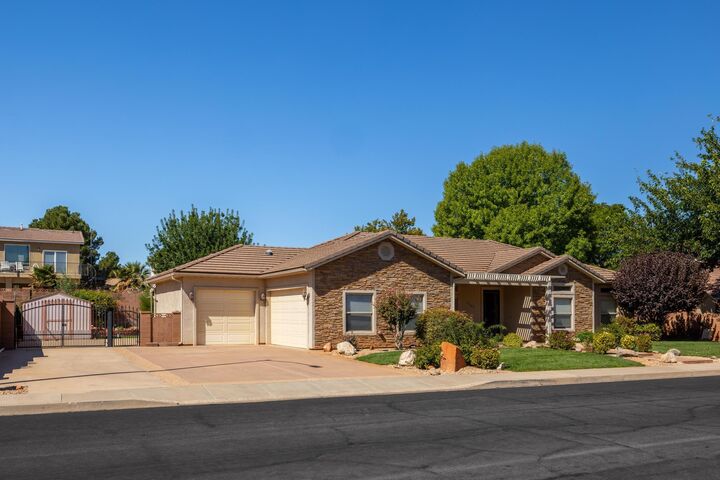 Property Photo:  2303 N Joshua Cir  UT 84765 