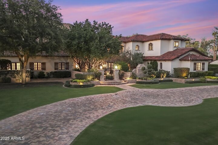 Property Photo: 5902 E Arcadia Lane AZ 85018