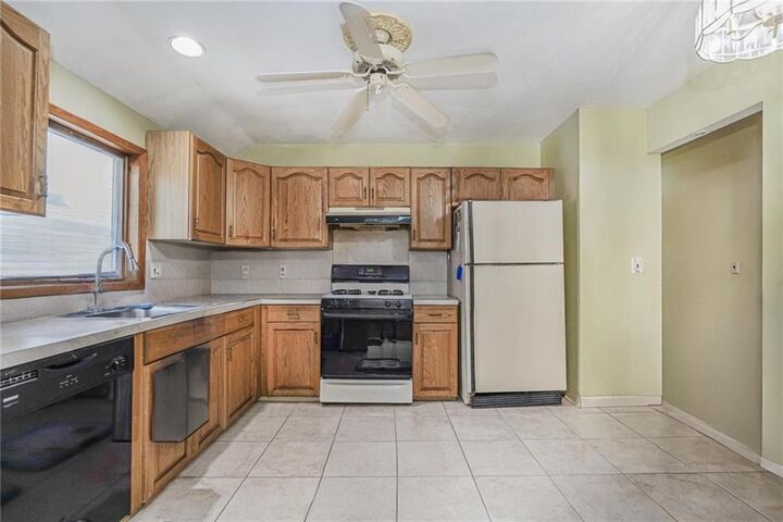 Property Photo:  51 Rockwell Avenue  NY 10305 