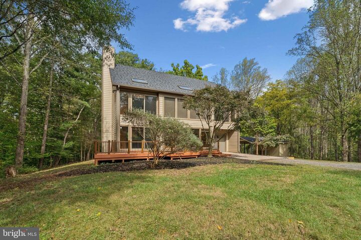 Property Photo:  40946 Manor House Road  VA 20175