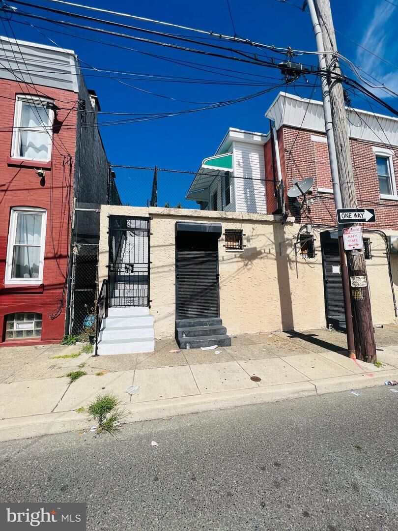 Property Photo: 2084 E Allegheny Avenue 2nd Floor PA 19134