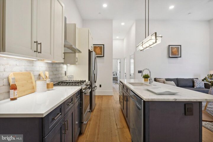 Property Photo: 1716 Spruce Street 4 PA 19103