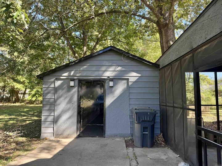 Property Photo:  702 Freeman Street  AR 72401