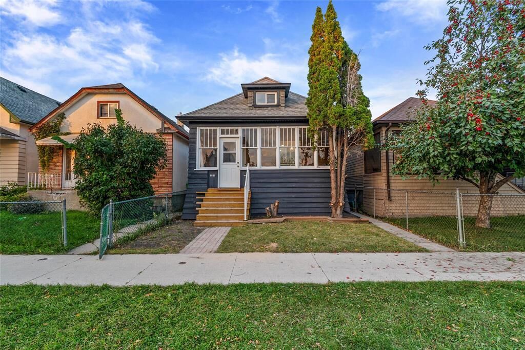 Property Photo:  1607 Alexander Avenue  MB R3E 1M1 