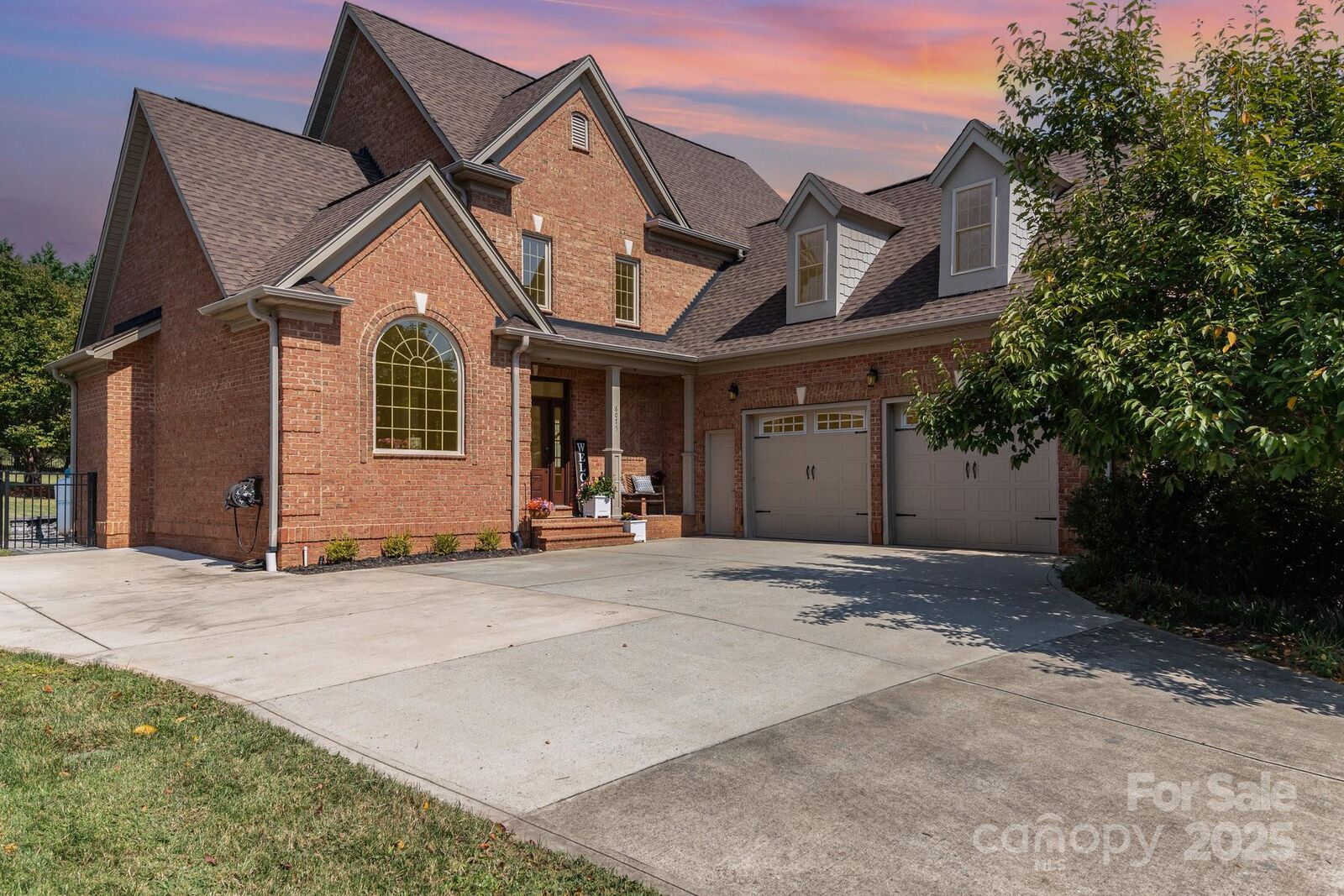 Property Photo:  6075 Willow Farm Drive  NC 28037 
