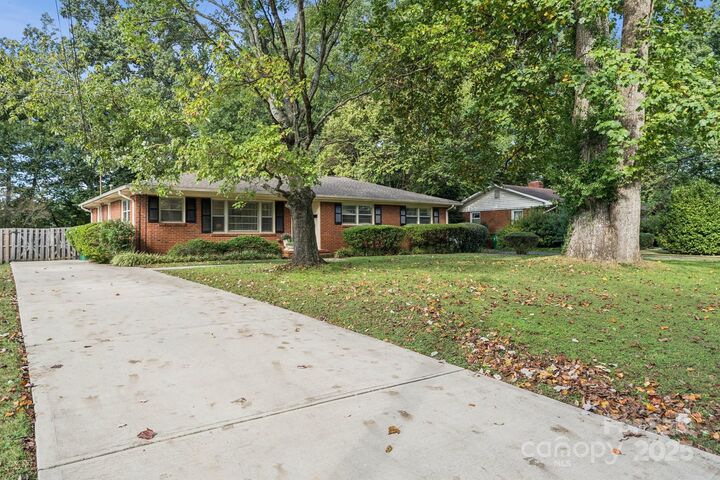 Property Photo:  5322 Chedworth Drive  NC 28210 