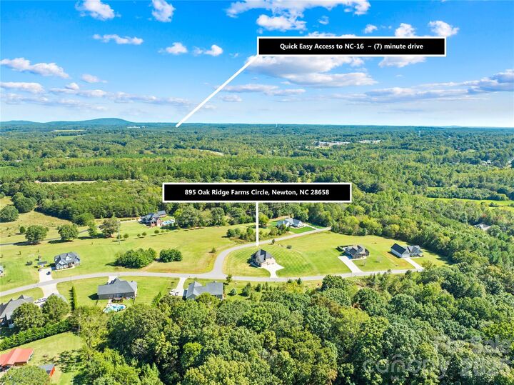 Property Photo: 895 Oak Ridge Farms Circle NC 28658