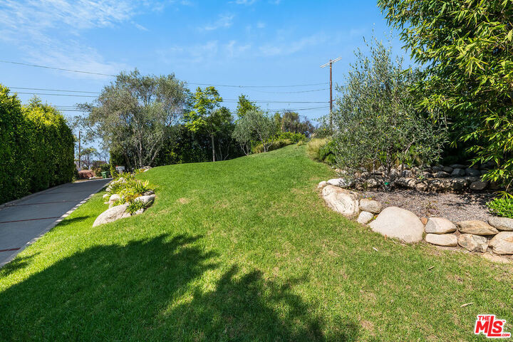 Property Photo:  1046 Chautauqua Blvd  CA 90272 