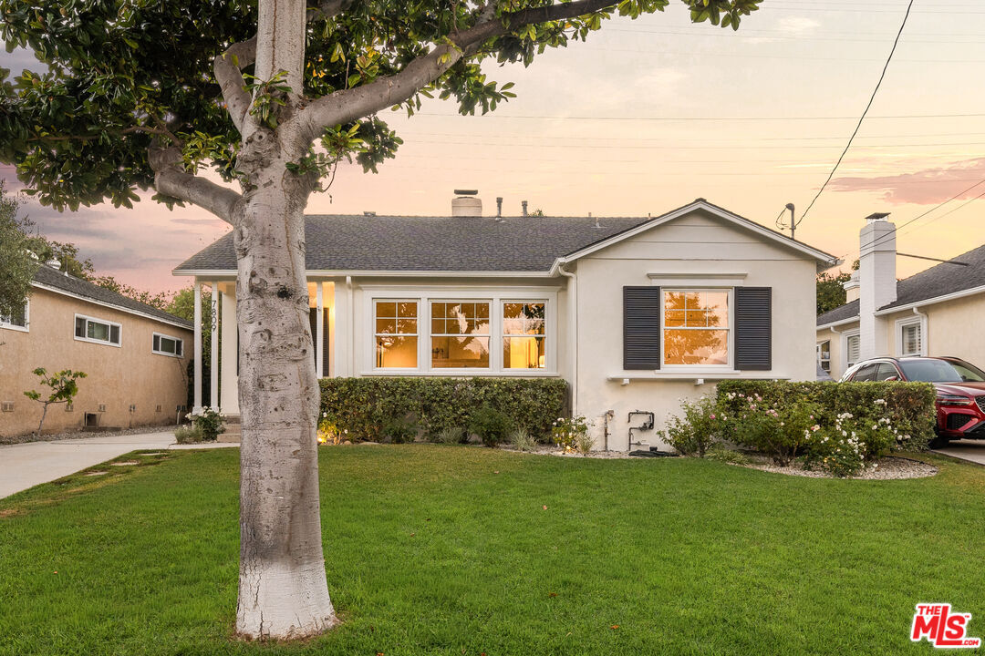 Property Photo:  7809 McConnell Ave  CA 90045 