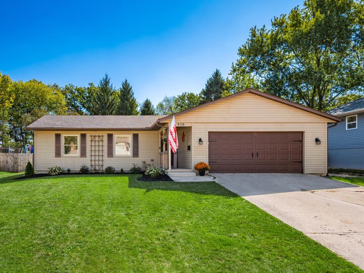 Property Photo: 930 Hickory Drive OH 43040