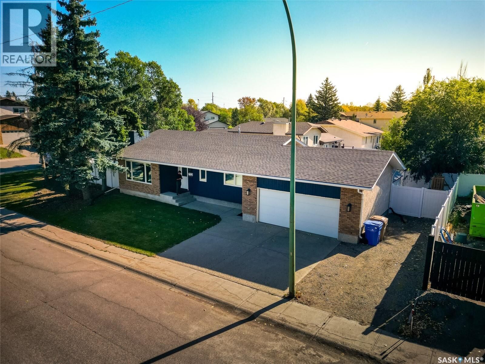 Property Photo:  3123 Edinburgh Drive  SK S4V 1H5 