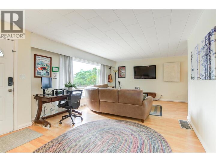 Property Photo:  184 Snowsell Street North  BC V1V 2E2 