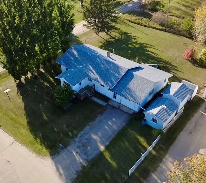 Property Photo:  400 Centennial Street  MB R0M 0X0 