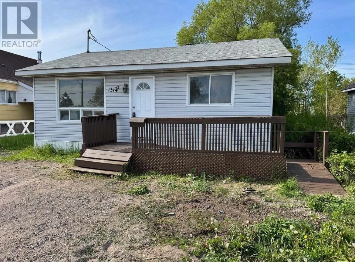 Property Photo:  1314 Wellington St E  ON P6A 2P6 