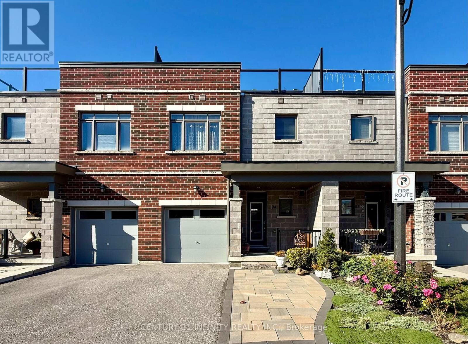 Property Photo:  94 Longshore Way  ON L1N 0M1 