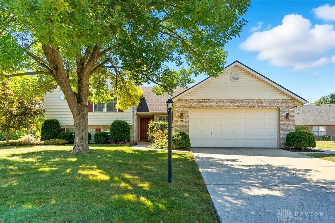 Property Photo:  1024 Meadow Thrush Drive  OH 45315 