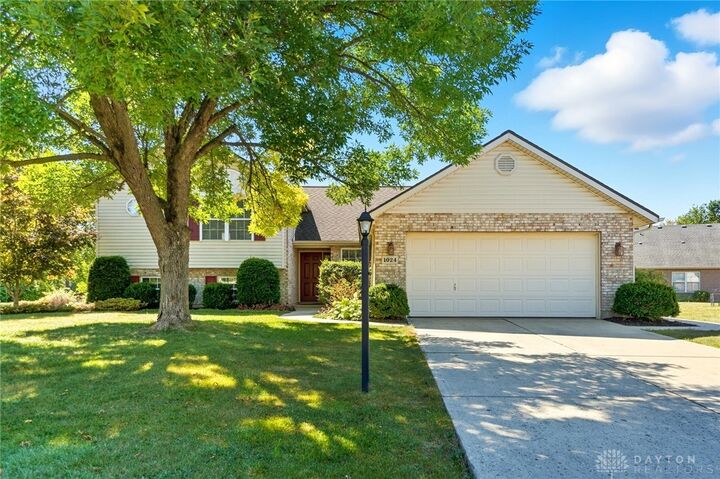 1024 Meadow Thrush Drive  Clayton OH 45315 photo